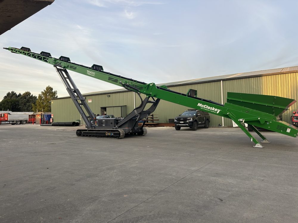 McCloskey TS40100 – 100FT Tracked Stacker